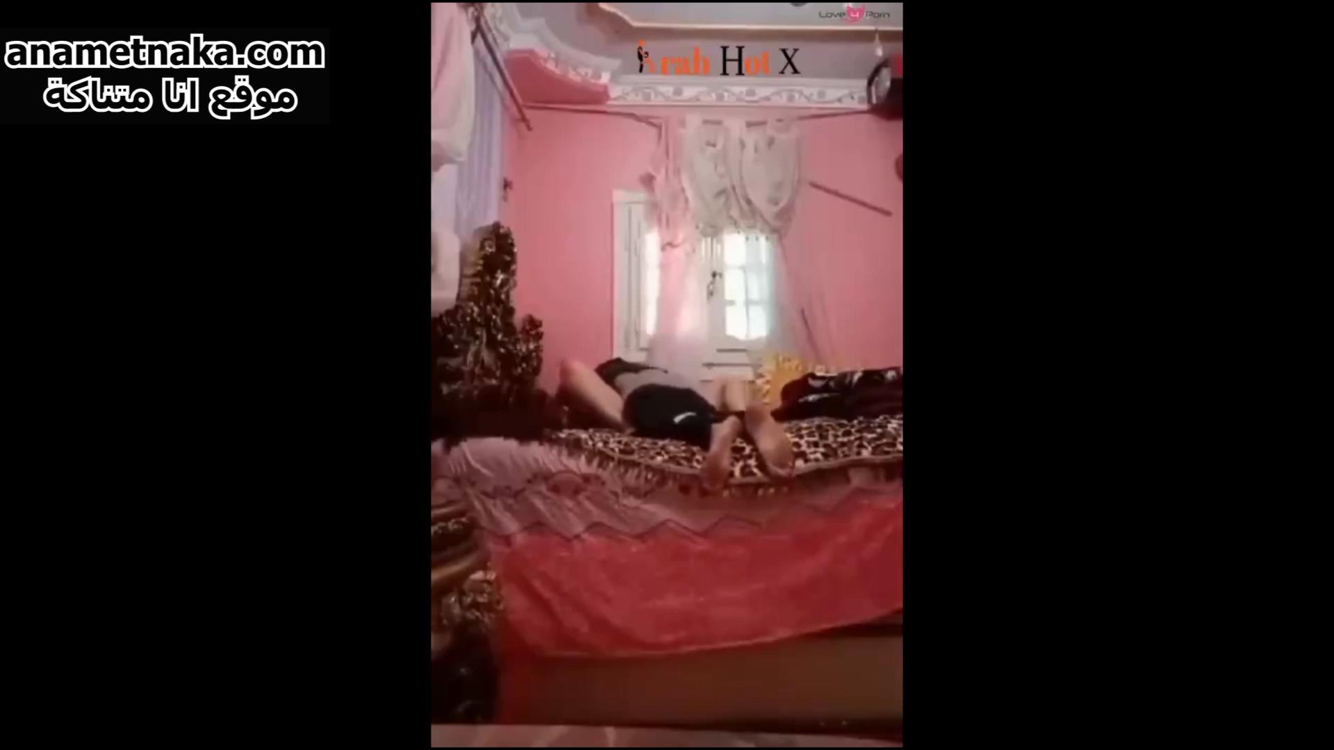 شرموطه مصريه سكس محارم مصري زي القمر على سرير اوضه نومها ومعاها عشيقها مستمتعه اوي من زبه